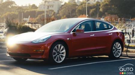 Tesla dévoile un chargeur encore plus rapide